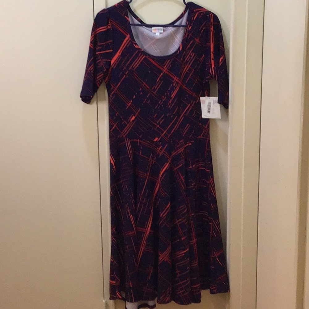 NWT LULAROE NICOLE GORGEOUS ORANGE AND BLACK HORIZONTAL PRINT ROUND NECK DRESS L